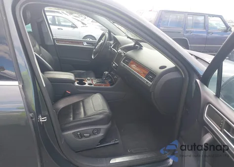 2011 Volkswagen Touareg Hybrid z USA, uszkodzony, nr VIN WVGFG9BP6BD002363